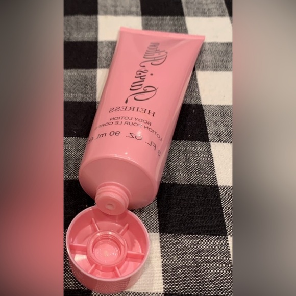 Women’s Designer Paris Hilton Heiress 3 fl oz. Body lotion - Picture 4 of 5